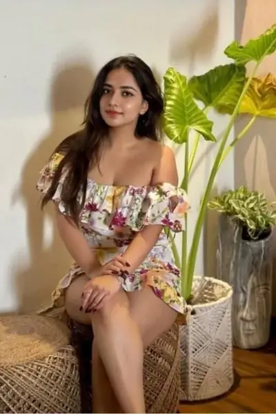 9319099832 Call Girls in Laxmi Nagar  | Sexy Housewife escorts girls escort